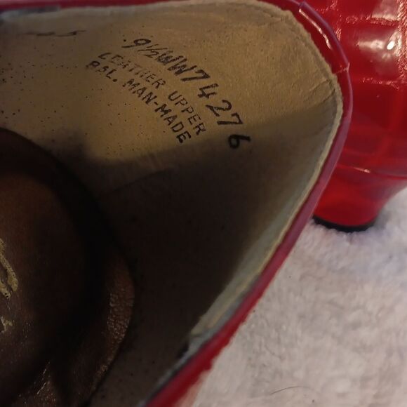 Magdesians Red Leather Crocodile Pattern Women's Kitten Heel Pumps - Picture 5 of 6